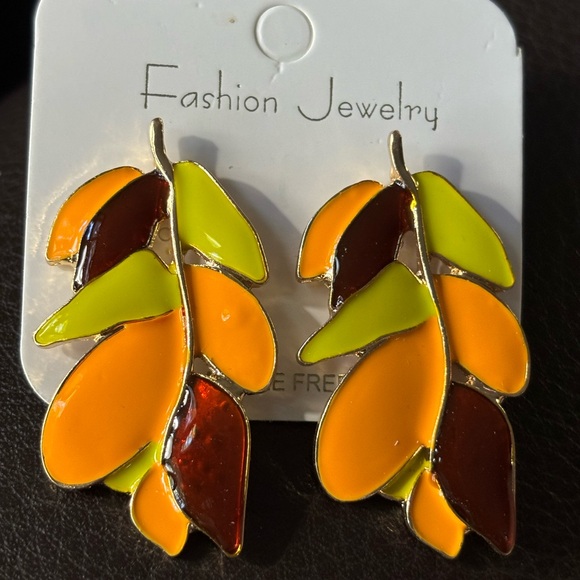Source Unknown Jewelry - Brand new leaf, gold tone, statement earrings